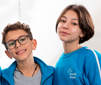 alunos posando para câmera